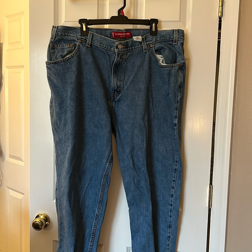 Levi’s 550s (22s) classic relaxed fit medium wash 100% cotton jeans